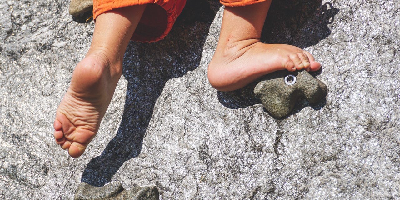 bare-feet-child-climb foot pain in children