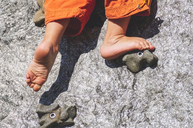 bare-feet-child-climb foot pain in children